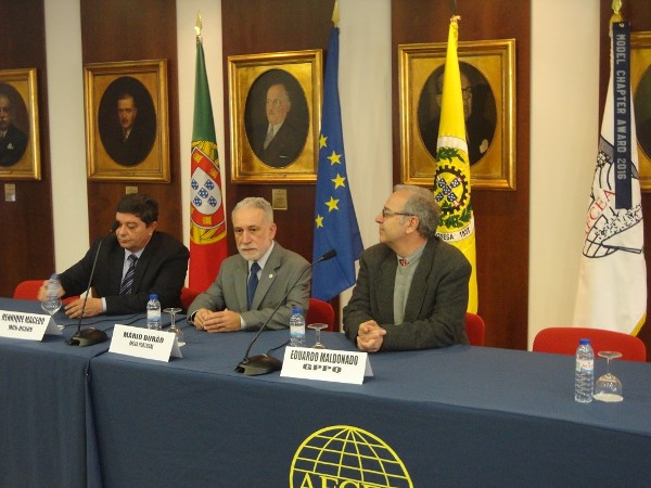 At the opening session of the March seminar are (l-r) Maj. Gen. Henrique Macedo, deputy director of the National Defense Resources; Rear Adm. Mario C. Durao, PRT NA (Ret.), chapter president; and Eduardo Maldonado, coordinator of the Horizon 2020 national contact points at GPPQ.